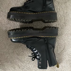 Black platform dr. martens!!!